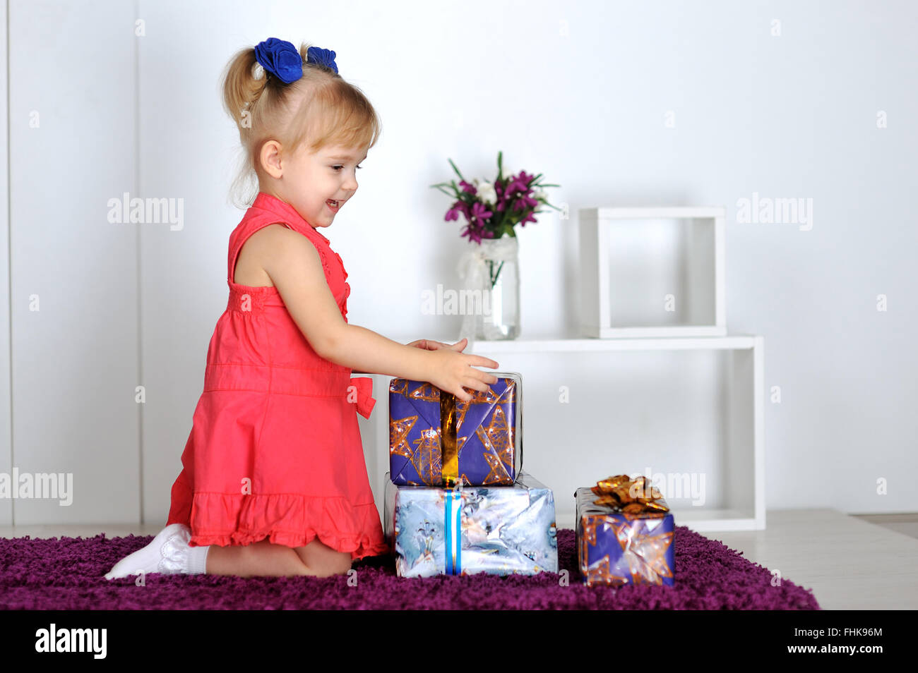 Violet baby girl hi-res stock photography and images - Alamy