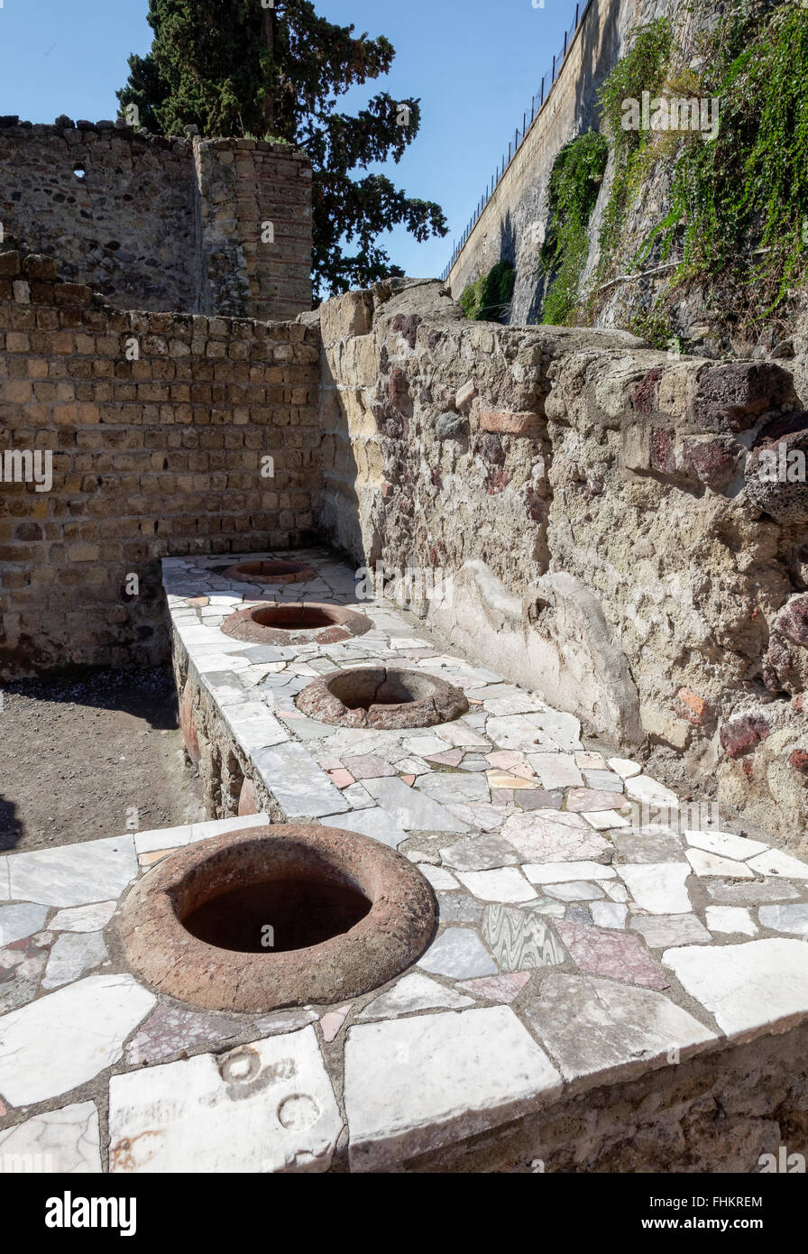 Tavern bar with pottery vats for beverages in Herculaneum Stock Photo