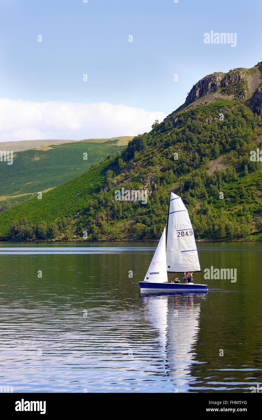 Sailing lake district hires stock photography and images Alamy