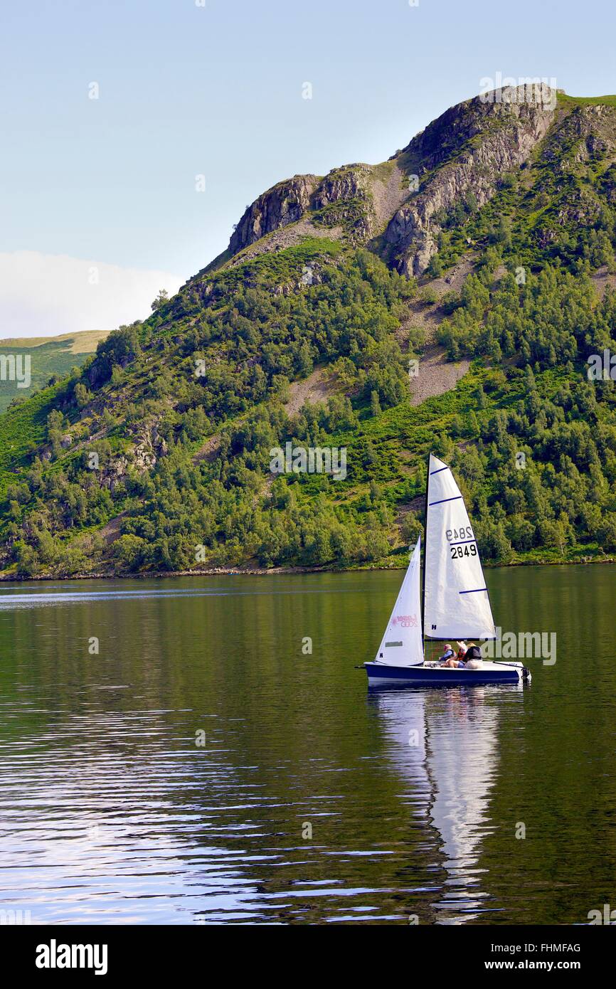 Sailing lake district hires stock photography and images Alamy