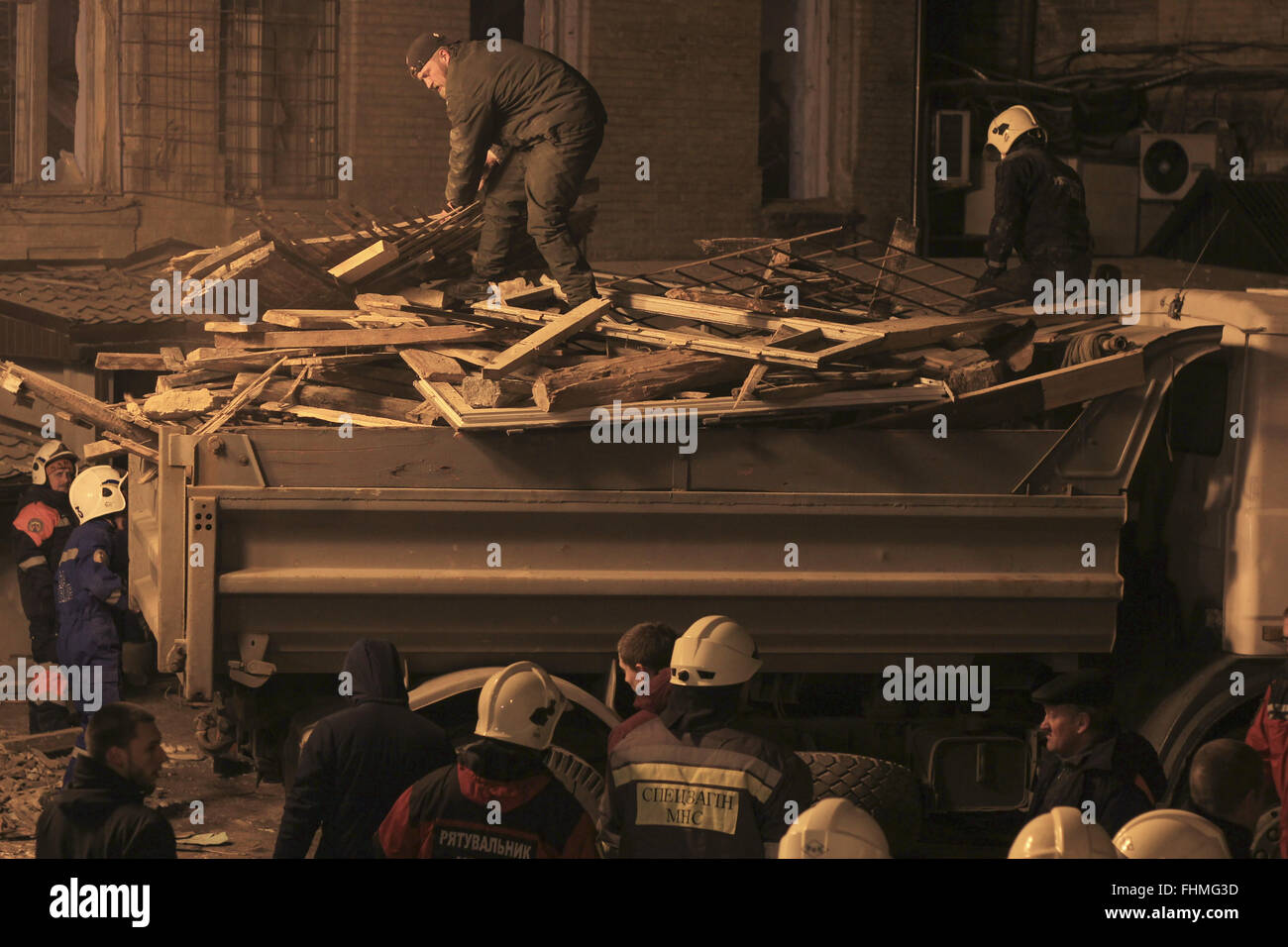 Kiev, Ukraine. 25th Feb, 2016. Ukrainian rescuers attend a rescue ...