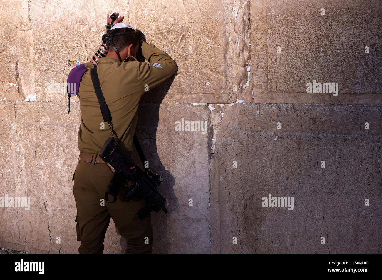 An armed Israeli soldier from the 84th 'Givati' infantry Brigade prays at the Western Wall old city East Jerusalem Israel Stock Photo