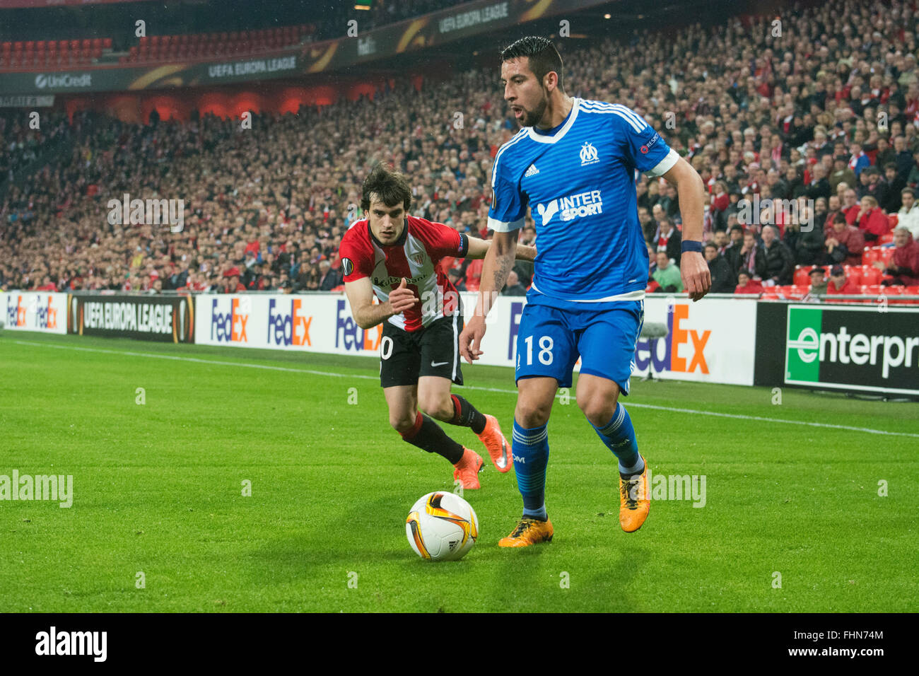 Bilbao, Spain. 25th February, 2016. Mauricio Isla (Olympique Marseille) in action during football match of UEFA Europe League between Athletic Club and Olympique de Marseille at San Mames Stadium on February 25, 2016 in Bilbao, Spain. Credit:  David Gato/Alamy Live News Stock Photo