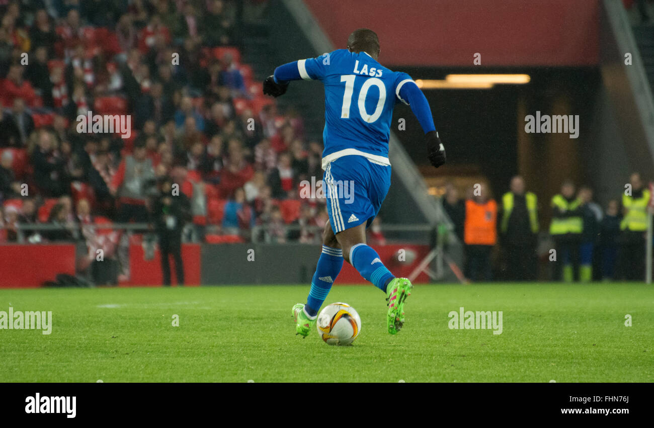 Bilbao, Spain. 25th February, 2016. Lassana Diarra (Olympique Marseille) in action during football match of UEFA Europe League between Athletic Club and Olympique de Marseille at San Mames Stadium on February 25, 2016 in Bilbao, Spain. Credit:  David Gato/Alamy Live News Stock Photo