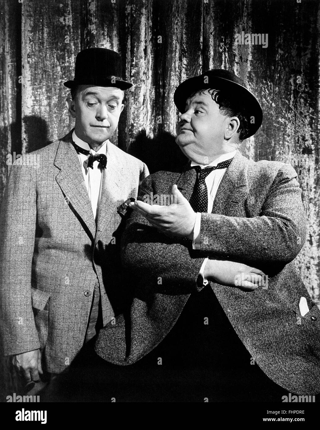 STAN LAUREL, OLIVER HARDY, A-HAUNTING WE WILL GO, 1942 Stock Photo