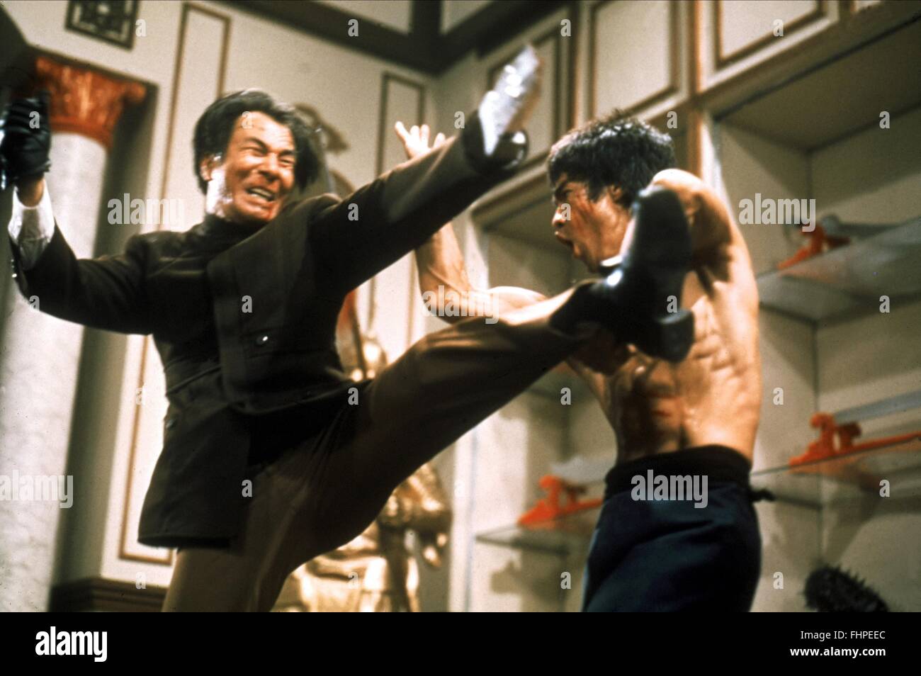 bruce lee fight in enter the dragon