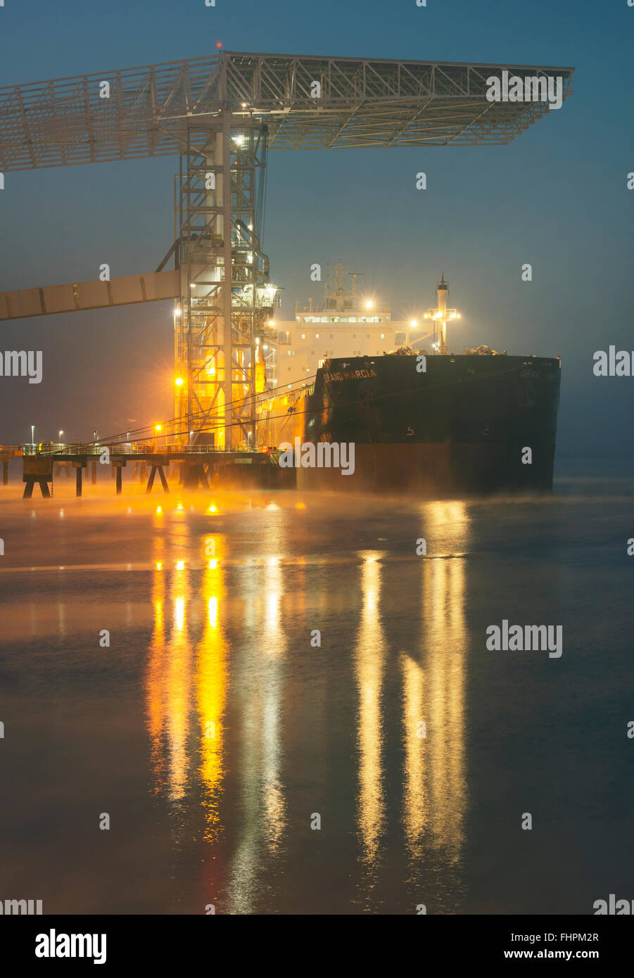 Temco Grain Elevator, loading grain into bulk carrier Grand Marcia, based in Hong Kong, Tacoma, Washington, night Stock Photo