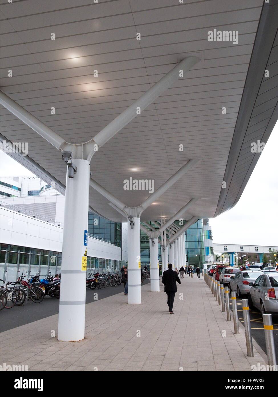 Covered walkway between car park and new Queen Elizabeth hospital