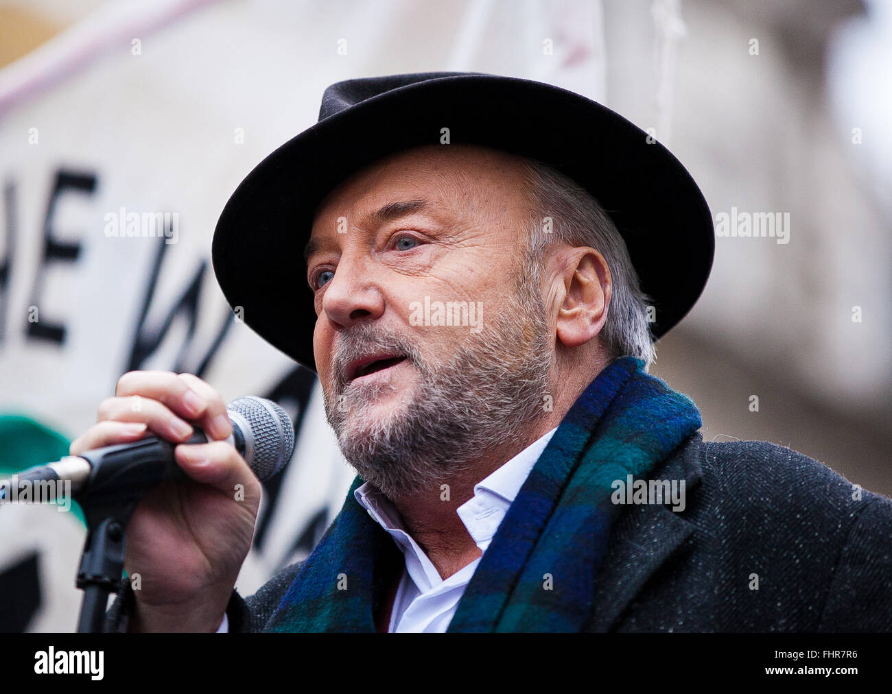 London UK 28 November 2015 - George Galloway, former Respect Party MP and 2016 London Mayor candidate speaking at the Don't Bomb Stock Photo