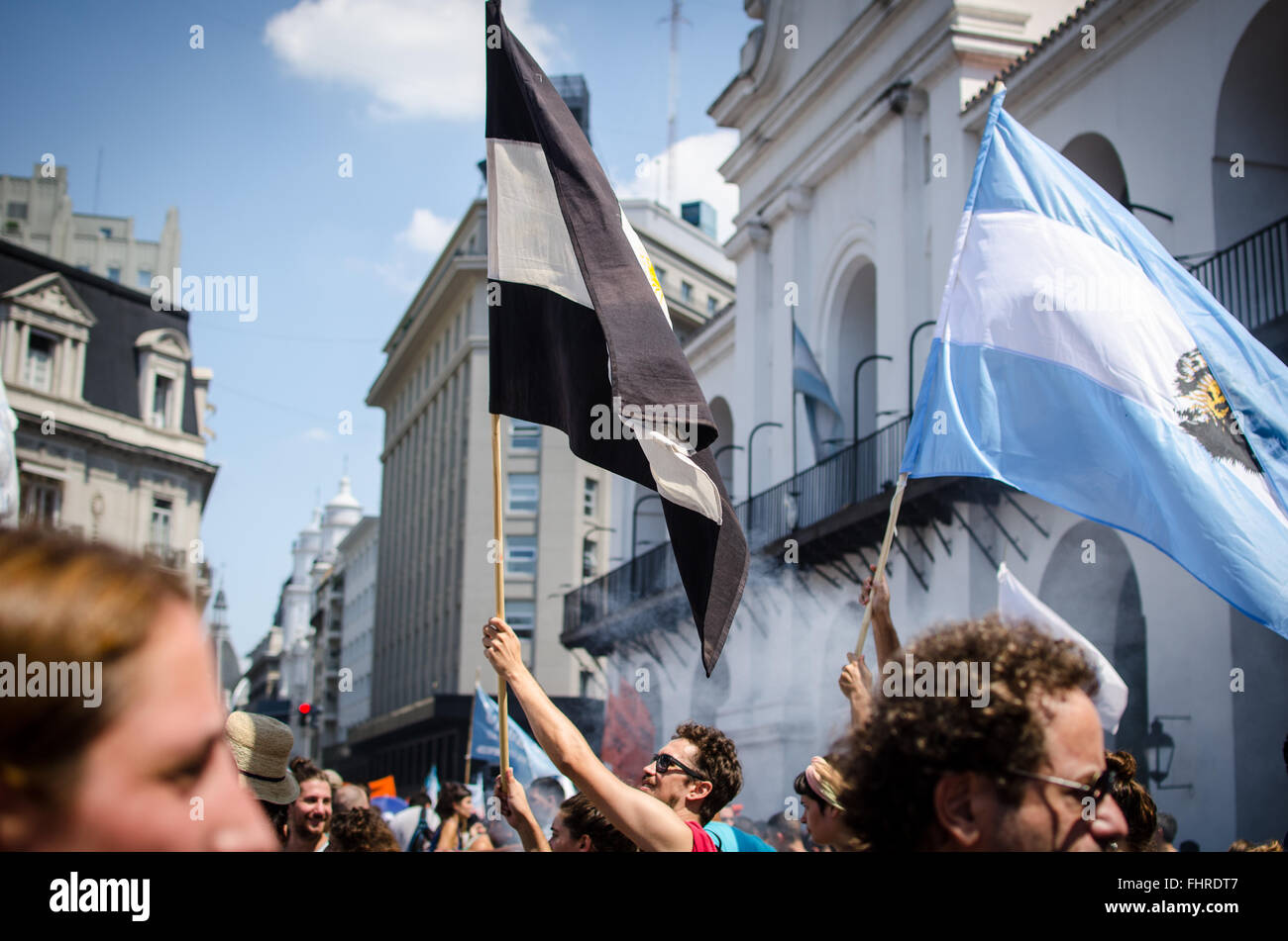 Buenos Aires, Argentina. 24th February, 2016. National Stike called by union of state employees in Argentina.  National Stike called by union of state employees in Argentina. The axis of the claims was asking the cessation of layoffs in state jobs.Immediate reinstatement of the dismissed and not the criminalization of social protest. - Matias Izaguirre/Le Pictorium Credit:  Christian Sauvan-Magnet/Alamy Live News Stock Photo