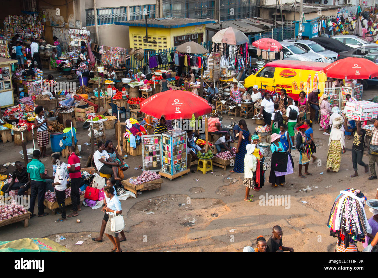 ACCRA, GHANA - JANUARY 2016: Outdoor goods stalls at Kaneshi market in ...