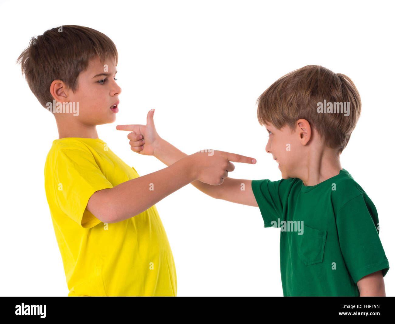 Брат и сестра ссорятся. Старшие и младшие дети. Общение старшеклассников. Вечная дружба. Знаешь брат.