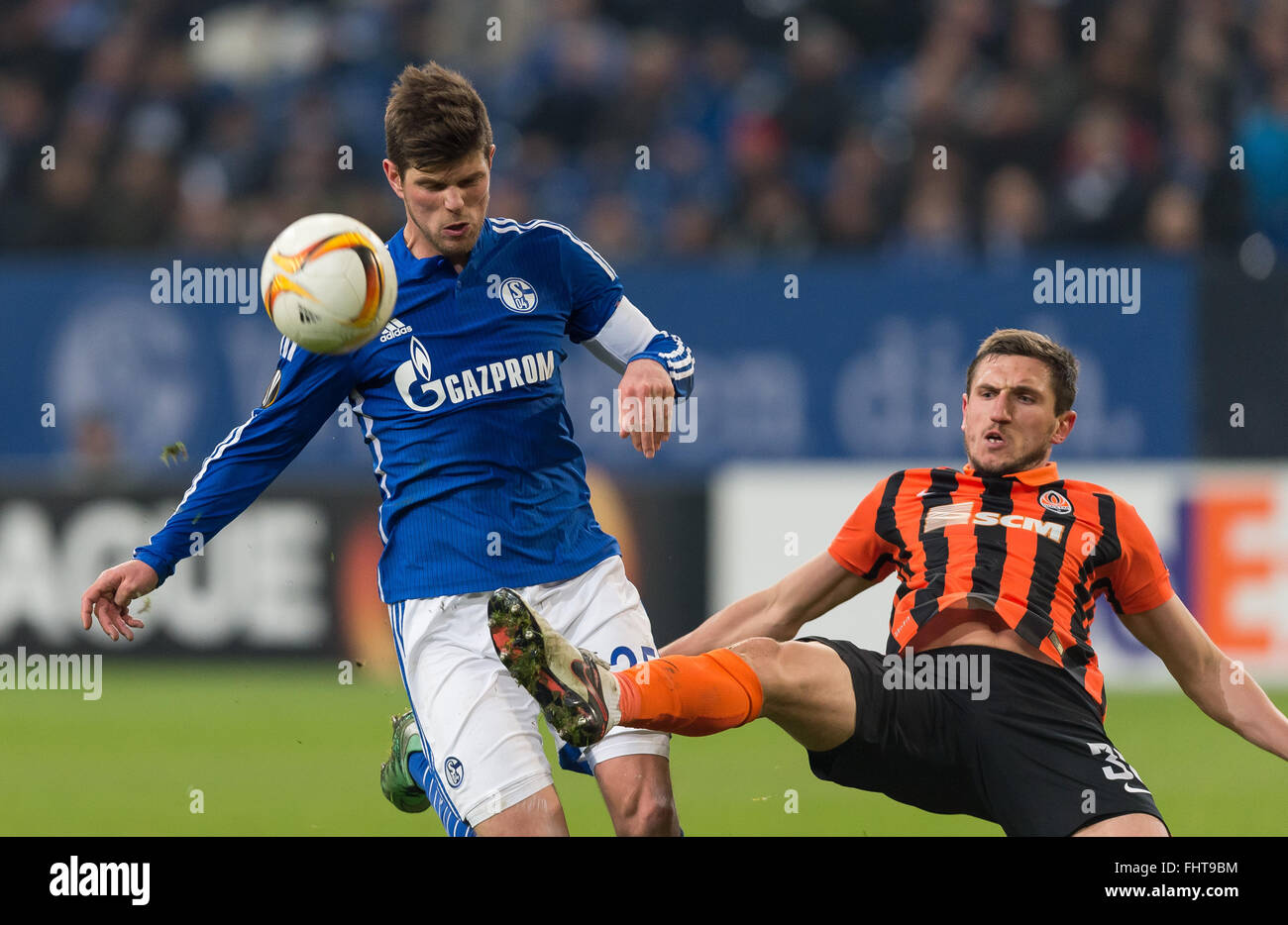 Gelsenkirchen, Germany. 25th Feb, 2016. Schalke's Klaas-Jan Huntelaar (L) and Donetsk's Serhiy Kryvtsov (R) vie for the ball during the Europa League Round of 32 Second Leg soccer match between FC Schalke 04 and FC Shakhtar Donetsk in the Veltins Arena in Gelsenkirchen, Germany, 25 February 2016. PHOTO: GUIDO KIRCHNER/dpa/Alamy Live News Stock Photo