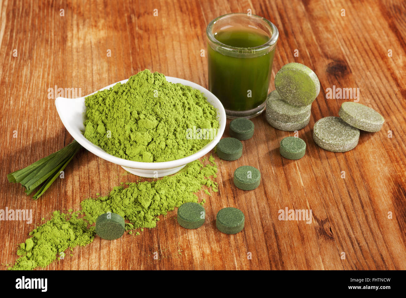 Chlorella, spirulina and wheat grass Stock Photo Alamy