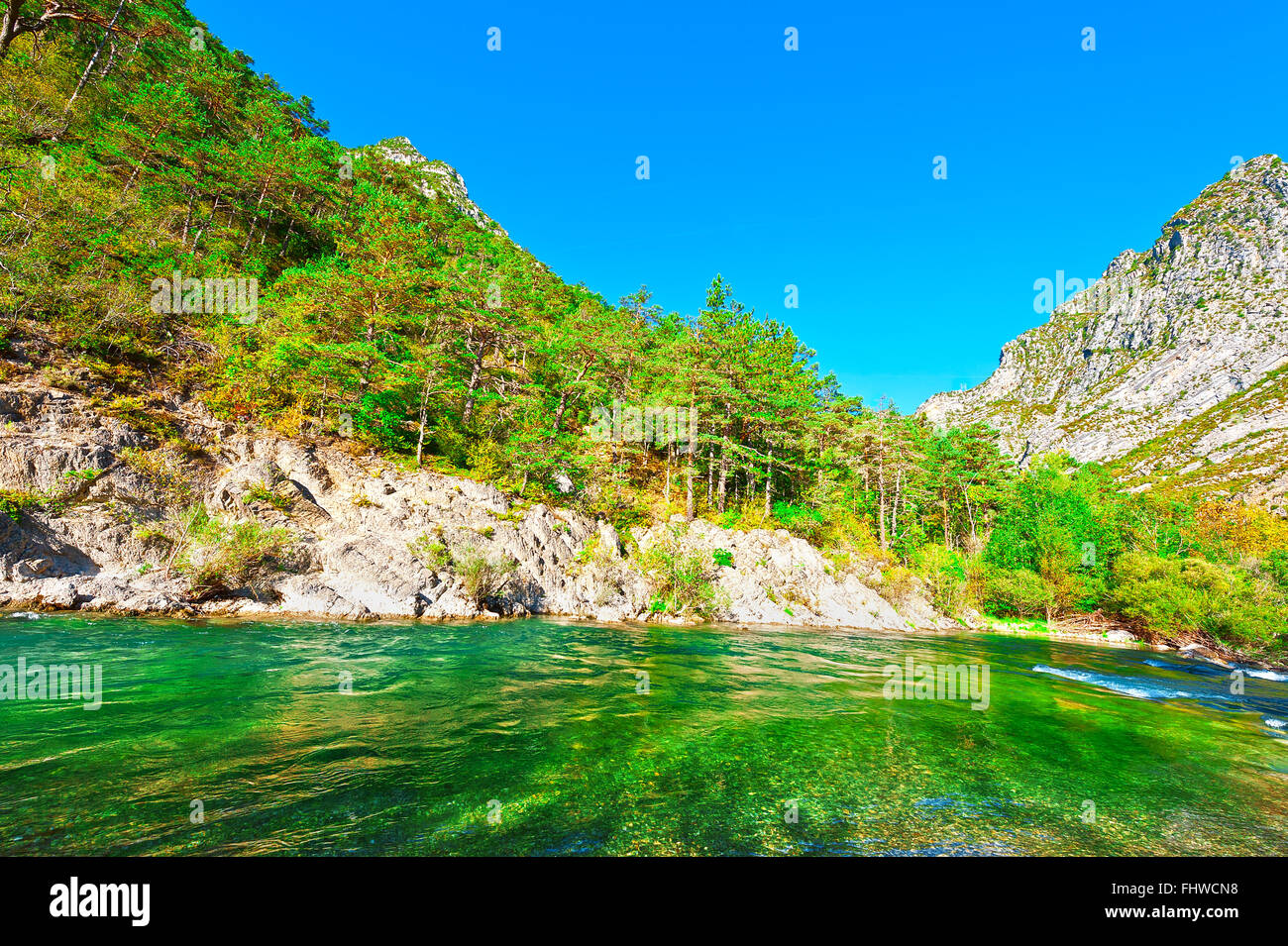 Pebbles river splash hi-res stock photography and images - Alamy