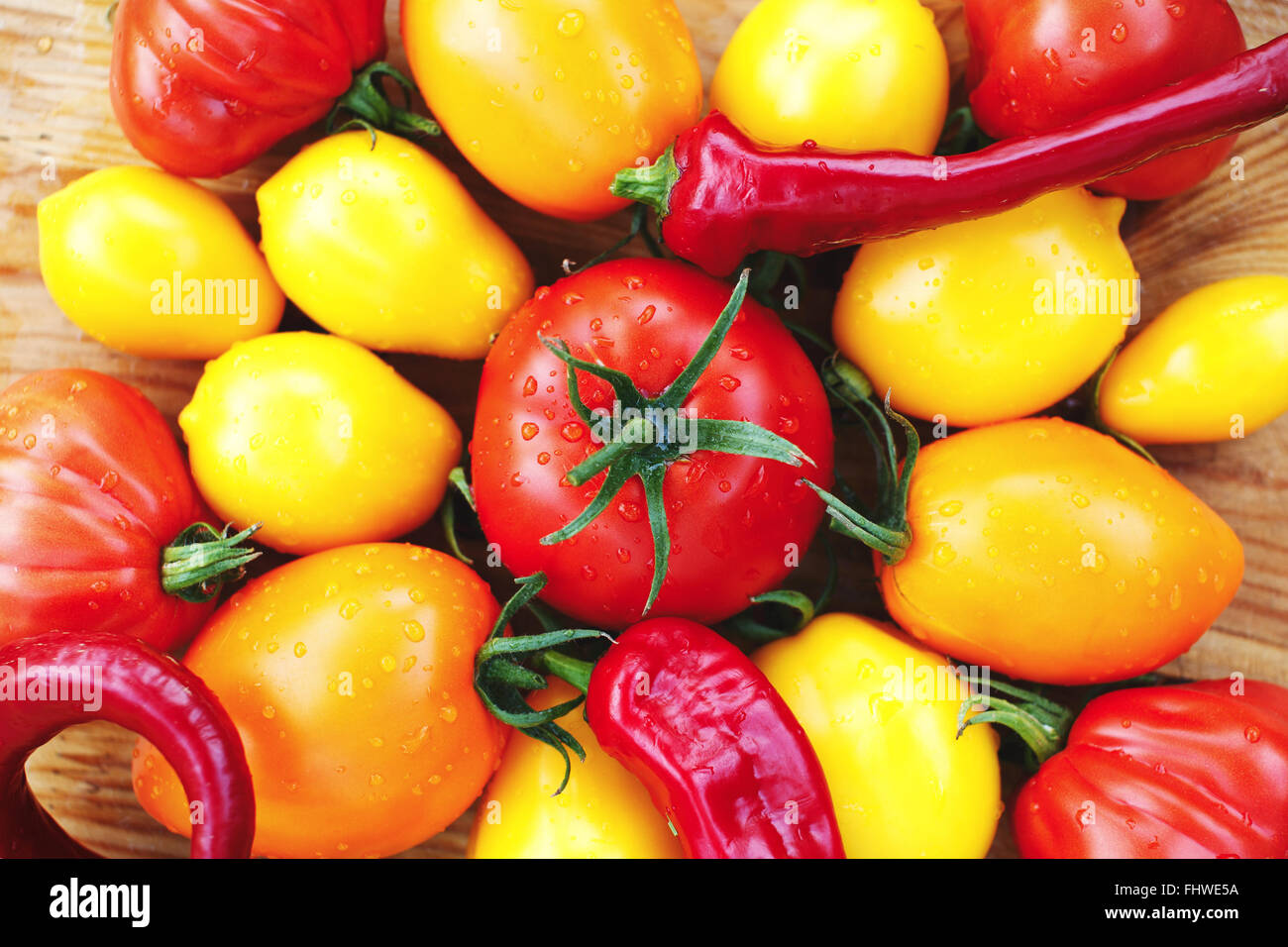 Assorted heirloom tomato colors hi-res stock photography and images - Alamy