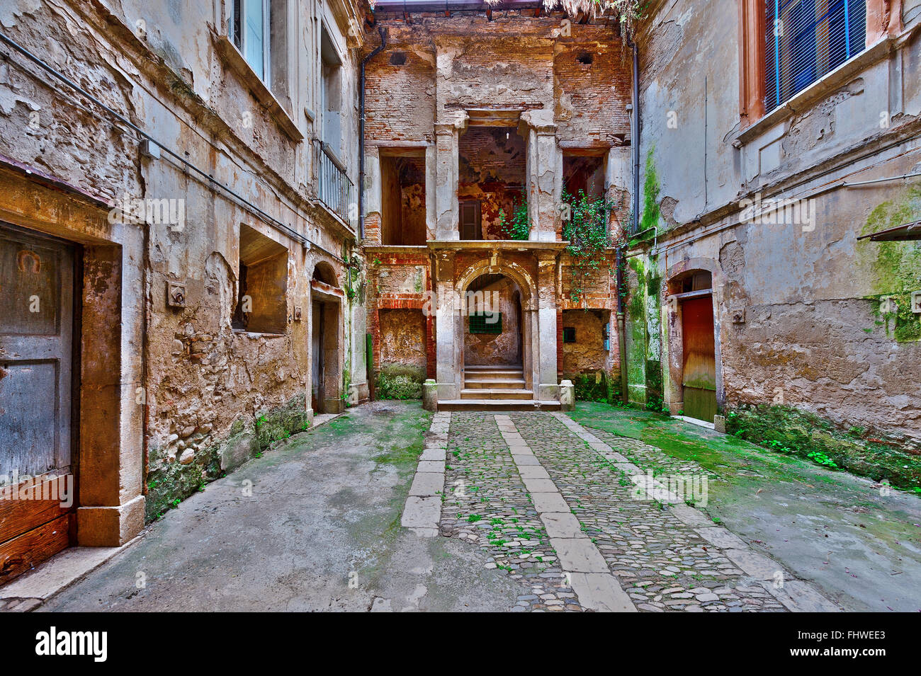 Ruined courtyard hi-res stock photography and images - Alamy