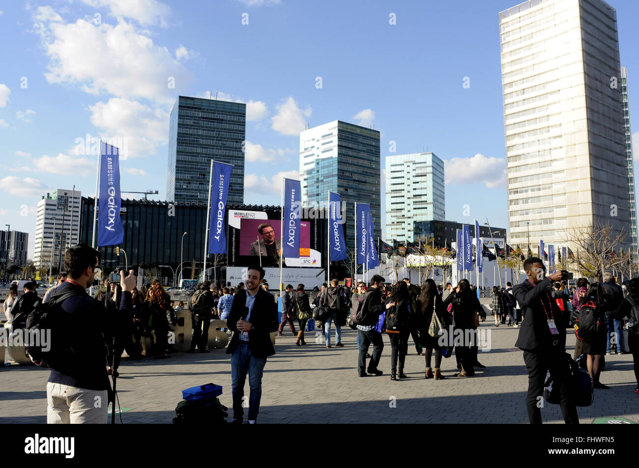 Visitors out side the main entrance of the Mobile World Congress 2016 , at the Fira Gran Via complex in Hospitalet de Llobregat, Barcelona, Spain. 25/02/16.Credit : Rosmi Duaso/Alamy Live News Stock Photo