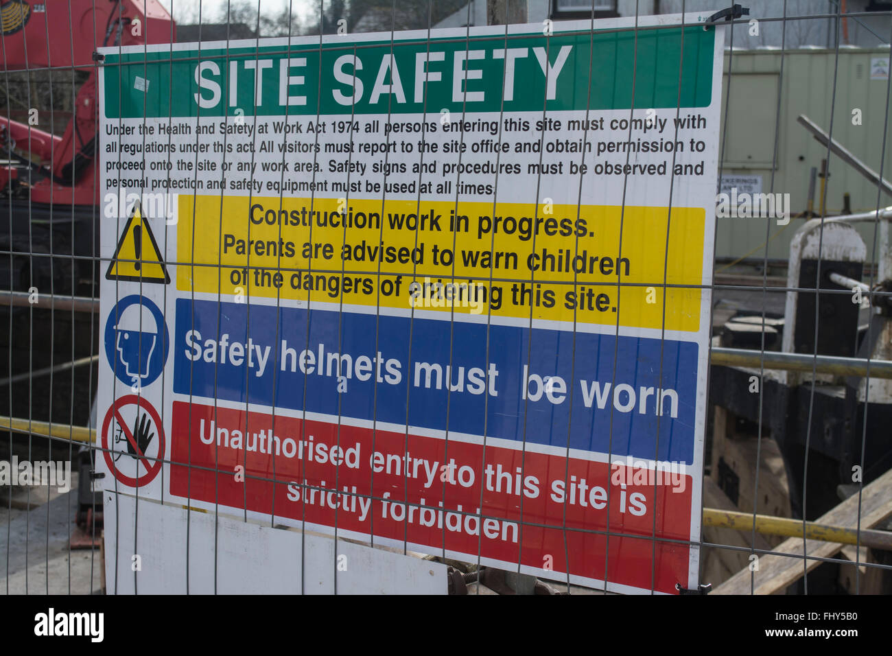 Site Safety Sign as the Canal & River Trust Carry out Gate Replacement Works at Lock 50 Mountsorrel Lock on the River Soar, Stock Photo