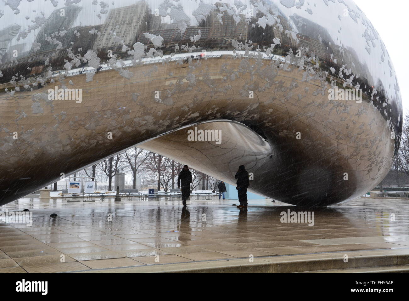 The bean millennium park chicago hires stock photography and images