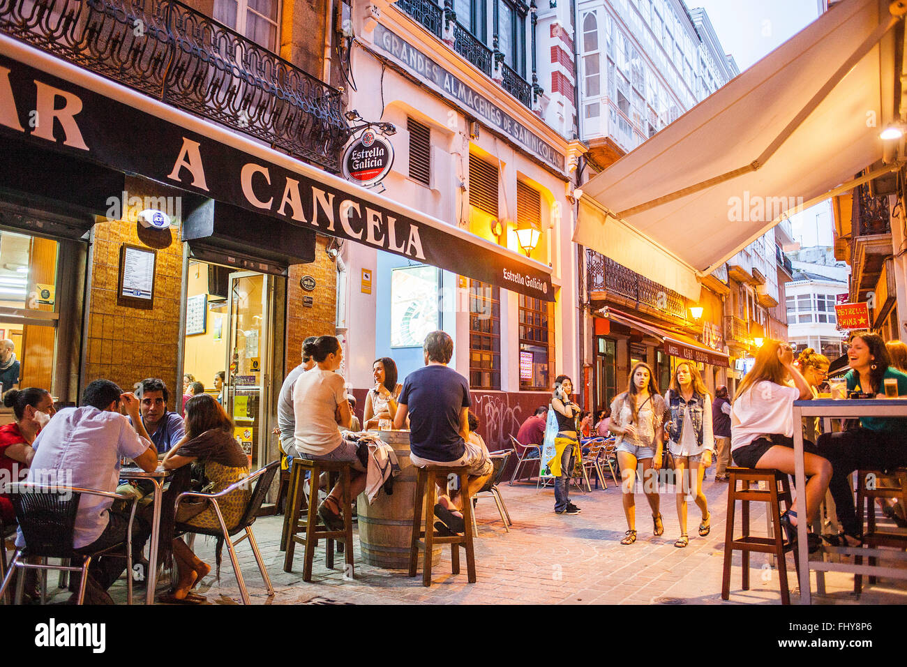 Alfresco cafe restaurant terraces hi-res stock photography and images ...