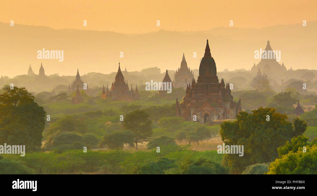 Temples and pagodas at sunset on the Central Plain of Bagan, Myanmar (Burma) Stock Photo