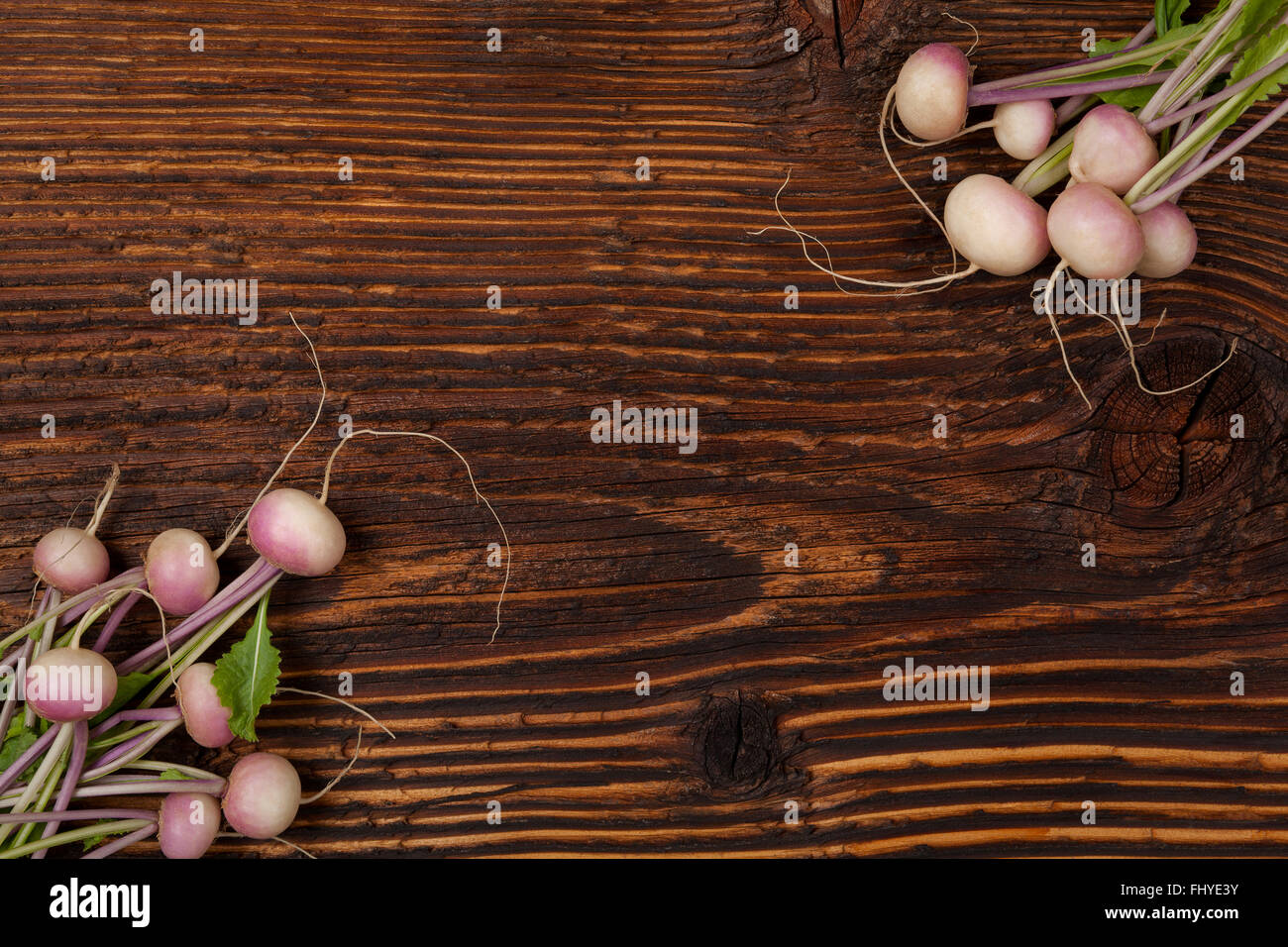 https://c8.alamy.com/comp/FHYE3Y/ripe-fresh-radish-bundle-on-wooden-background-seasonal-organic-vegetable-FHYE3Y.jpg