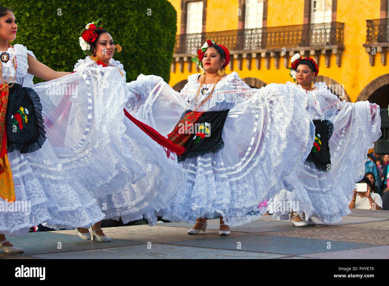 Mexican dancers dresses hi-res stock photography and images - Alamy