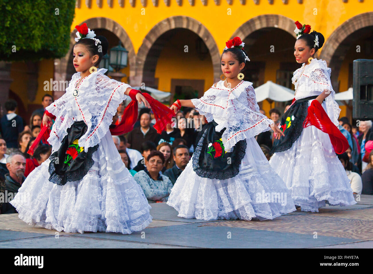 Kids in traditional mexican dress hi-res stock photography and images -  Alamy