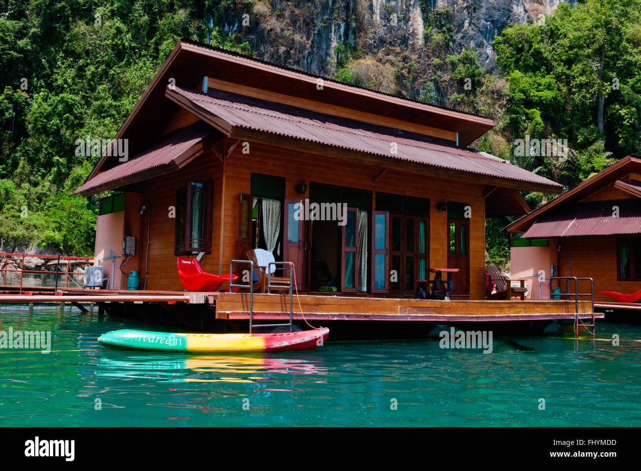 PANVAREE RAFT HOUSE provides high end on CHEOW EN LAKE