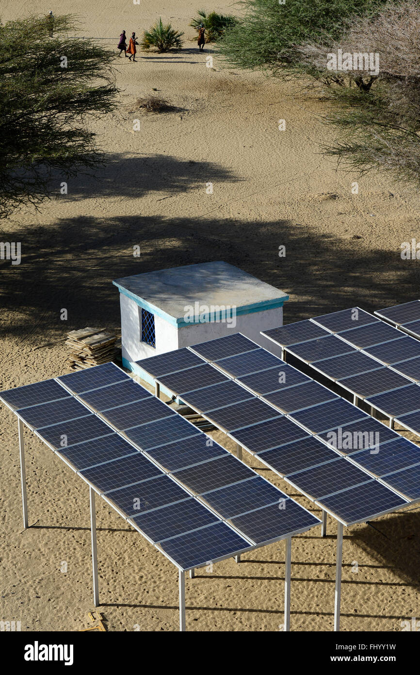 KENYA, Lodwar, NAPUU drip irrigation scheme by the county government, the  water is pumped by solar powered pump / KENIA Turkana, Lodwar, Solaranlage  fuer Betrieb einer Wasserpumpe fuer eine 30 ha Farm