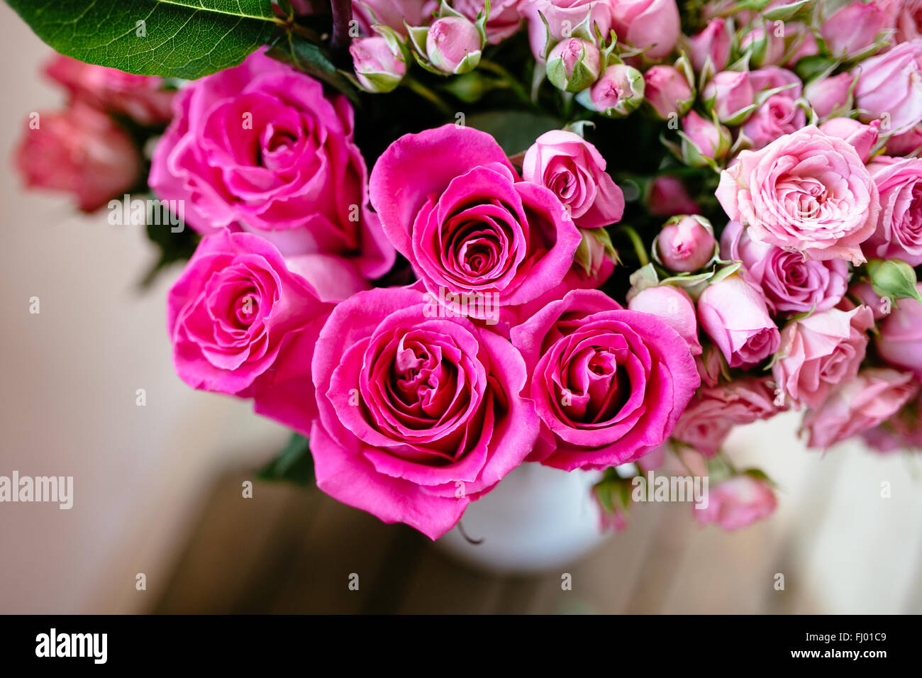 bouquet of many pink roses in vase Stock Photo Alamy