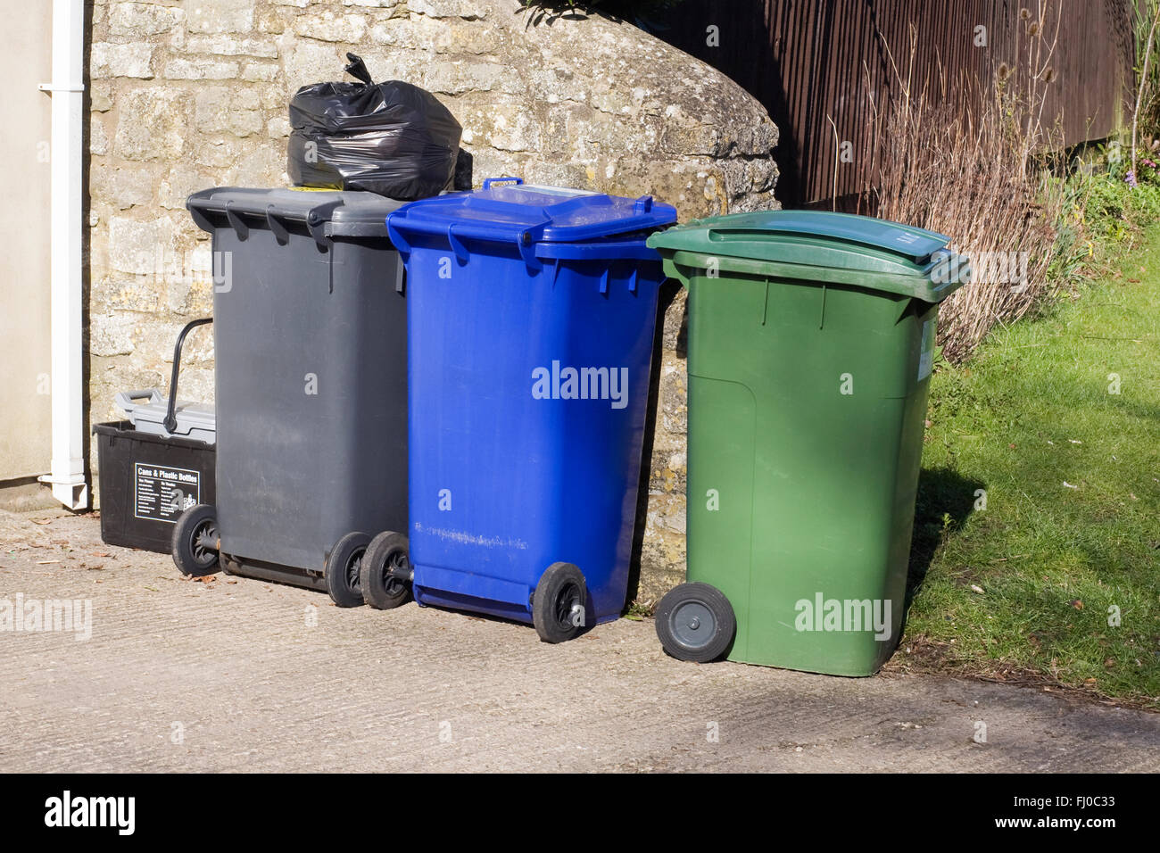 Recycling bin bins hi-res stock photography and images - Alamy