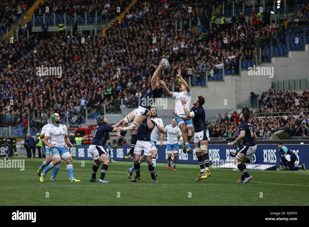 Rome, Italy.27st February, 2016. Scottish second row Richie Gray takes the ball at the kick off in the match against Italy, RBS Six Nations©Massimiliano Carnabuci/Alamy news Stock Photo
