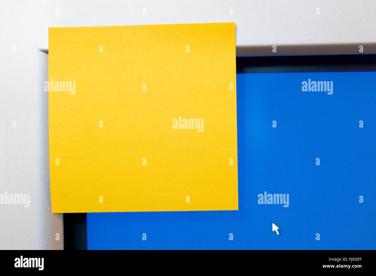 Blank Postit Note On Computer Monitor Corner Stock Photo Alamy