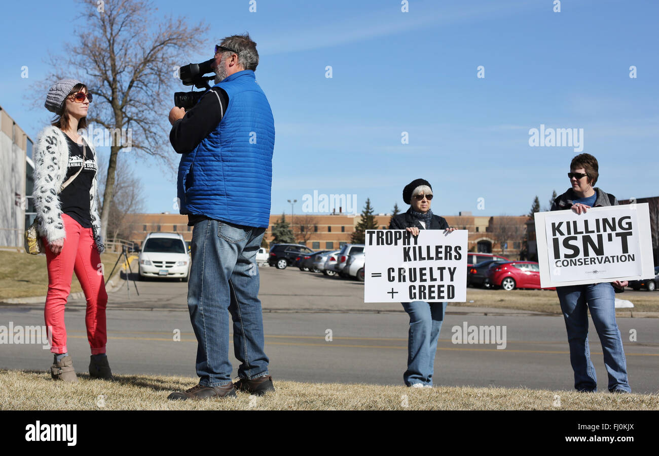 Minneapolis, Minnesota, USA. 27th Feb, 2016. Chelsea Youngquist Hassler, Program Director for the Animal Rights Coalition, being interviewed by the media at a protest outside the Safari Club World Hunting Expo in Minneapolis, Minnesota, US, 27th February, 2016. Credit:  Gina Kelly/Alamy Live News Stock Photo