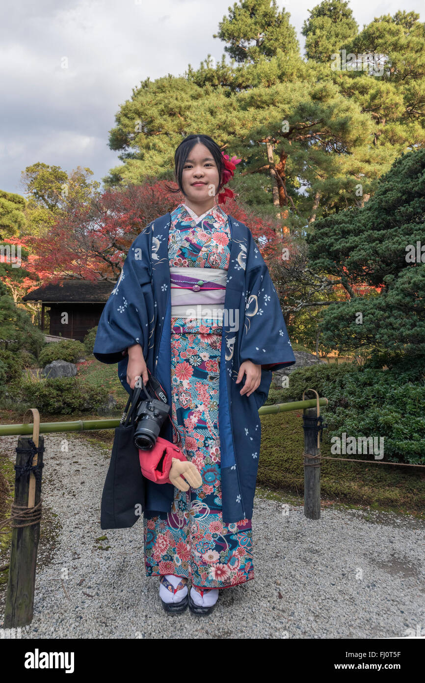 Woman in a kimono, Inner Garden (Gonaitei), Kyoto Imperial Palace, Kyoto,  Japan Stock Photo - Alamy