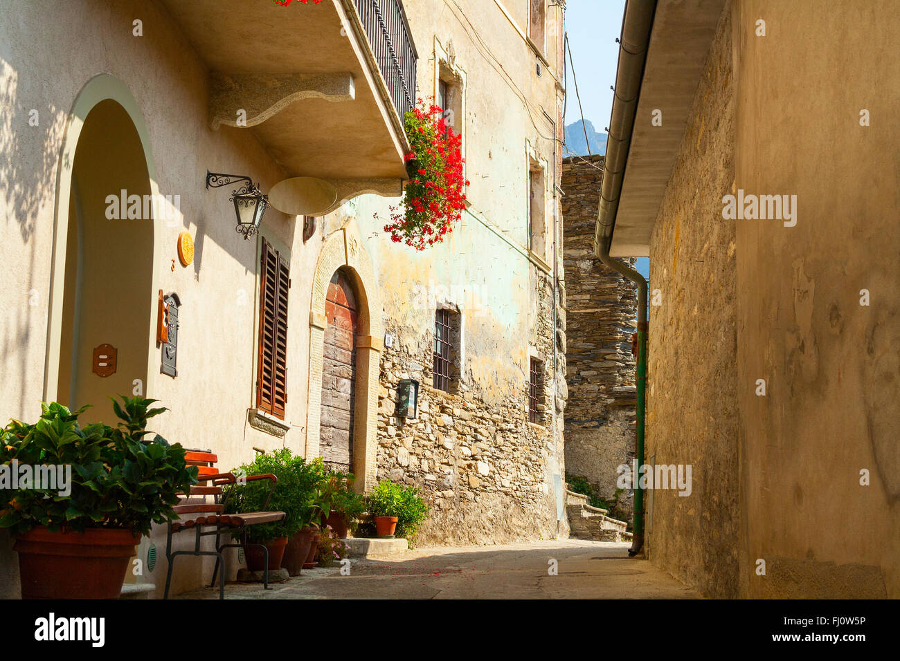 Alley medieval old town hi-res stock photography and images - Alamy