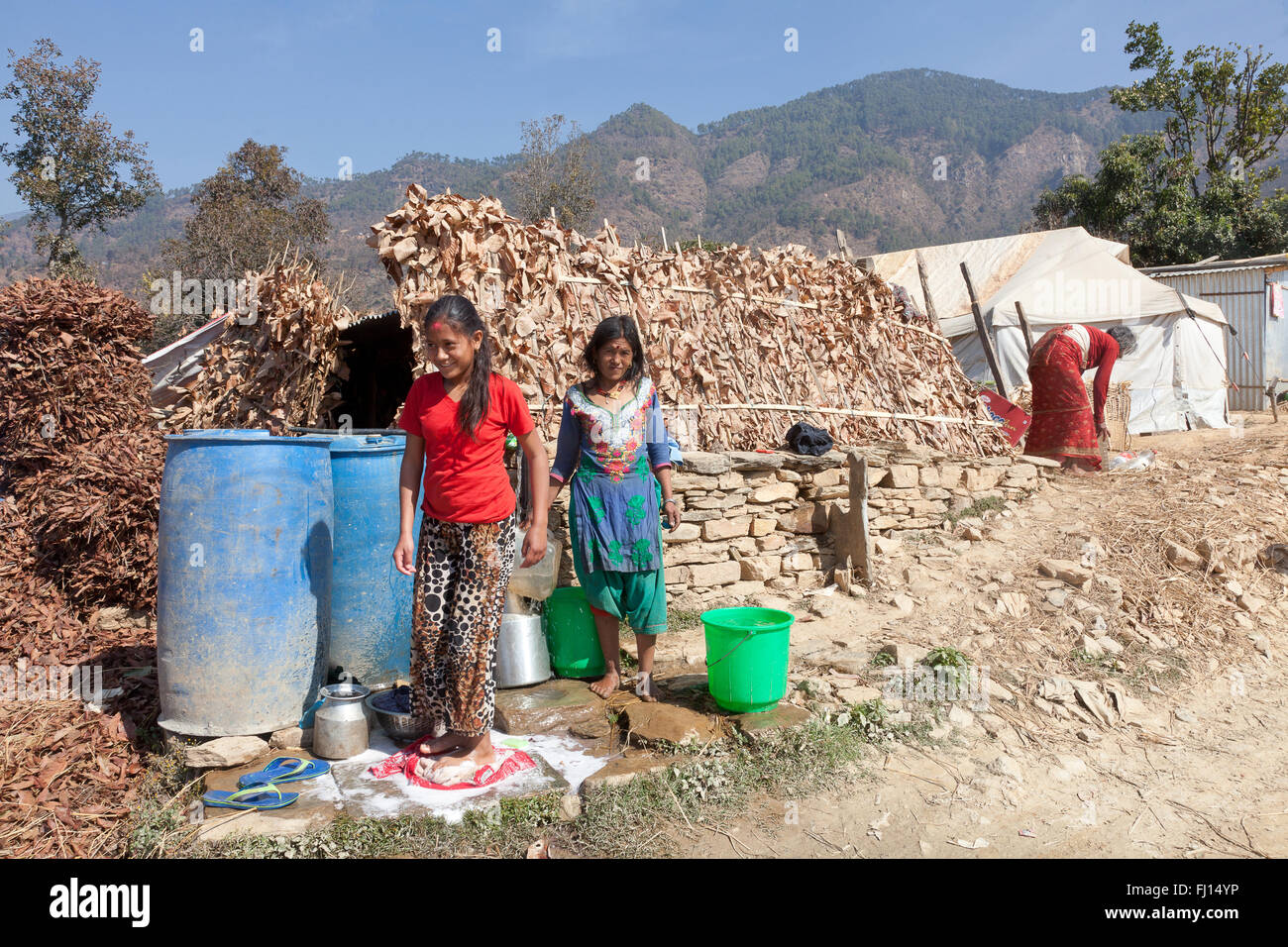 Girl doing laundry, Pipaldanda, Sindhupalchowk, Nepal Stock Photo