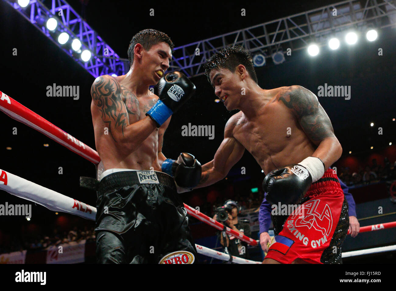 Waterfront Hotel,Cebu City,Philippines 27/02/2016.Pinoy Pride 35 'Stars of The Future' boxing event.Filipino Mark 'Magnifico' Magsayo (red & black Trunks),the current IBF Youth Featherweight champion takes the offensive against Eduardo 'Fierita' Montoya of Mexico for the WBO youth Featherweight Championship Stock Photo