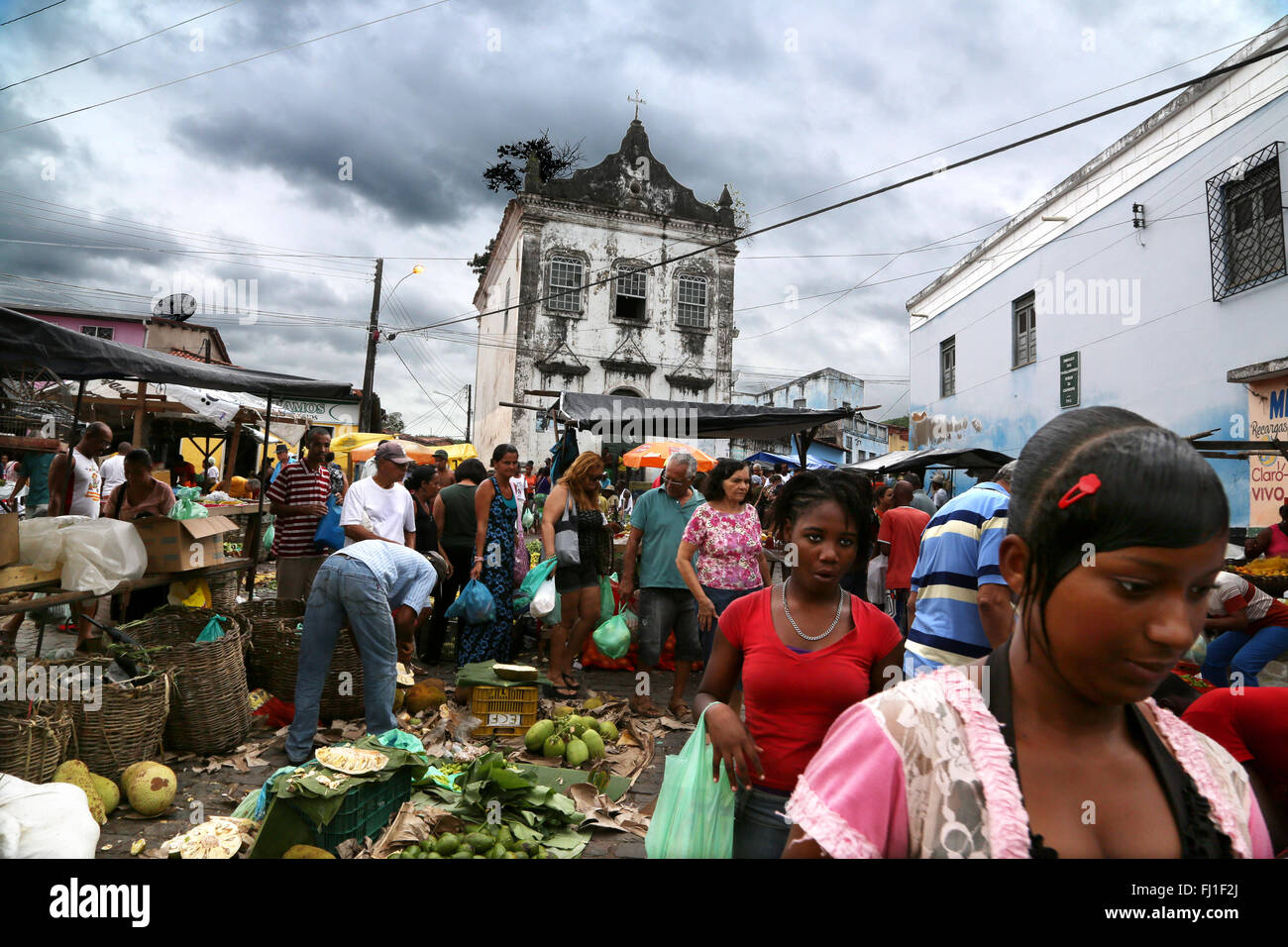 Crowd in market in Cachoeira, Bahia, Brésil Stock Photo