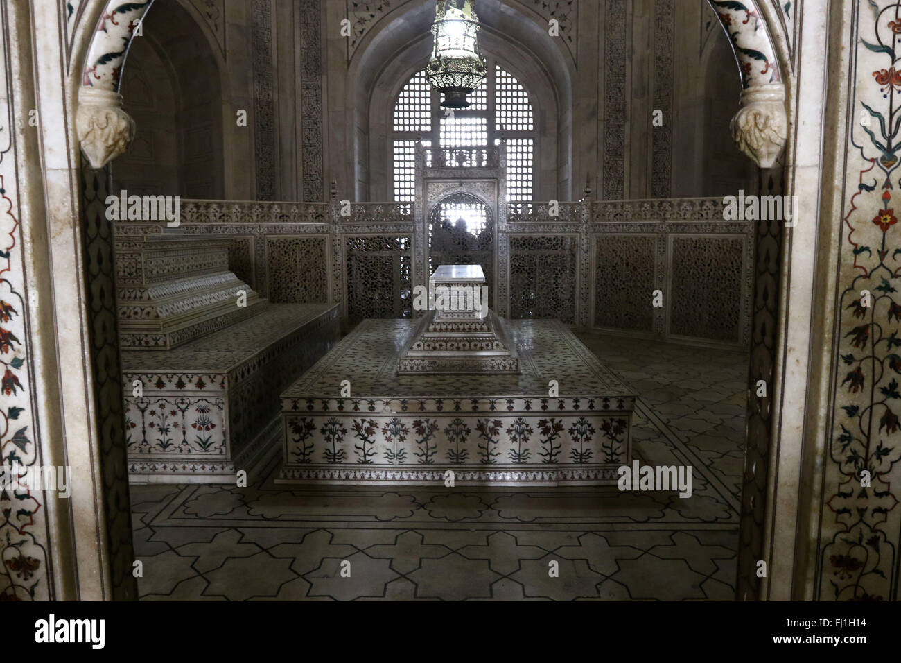 Taj Mahal Interior Tombs Of Shah Jahan And Mumtaz Agra