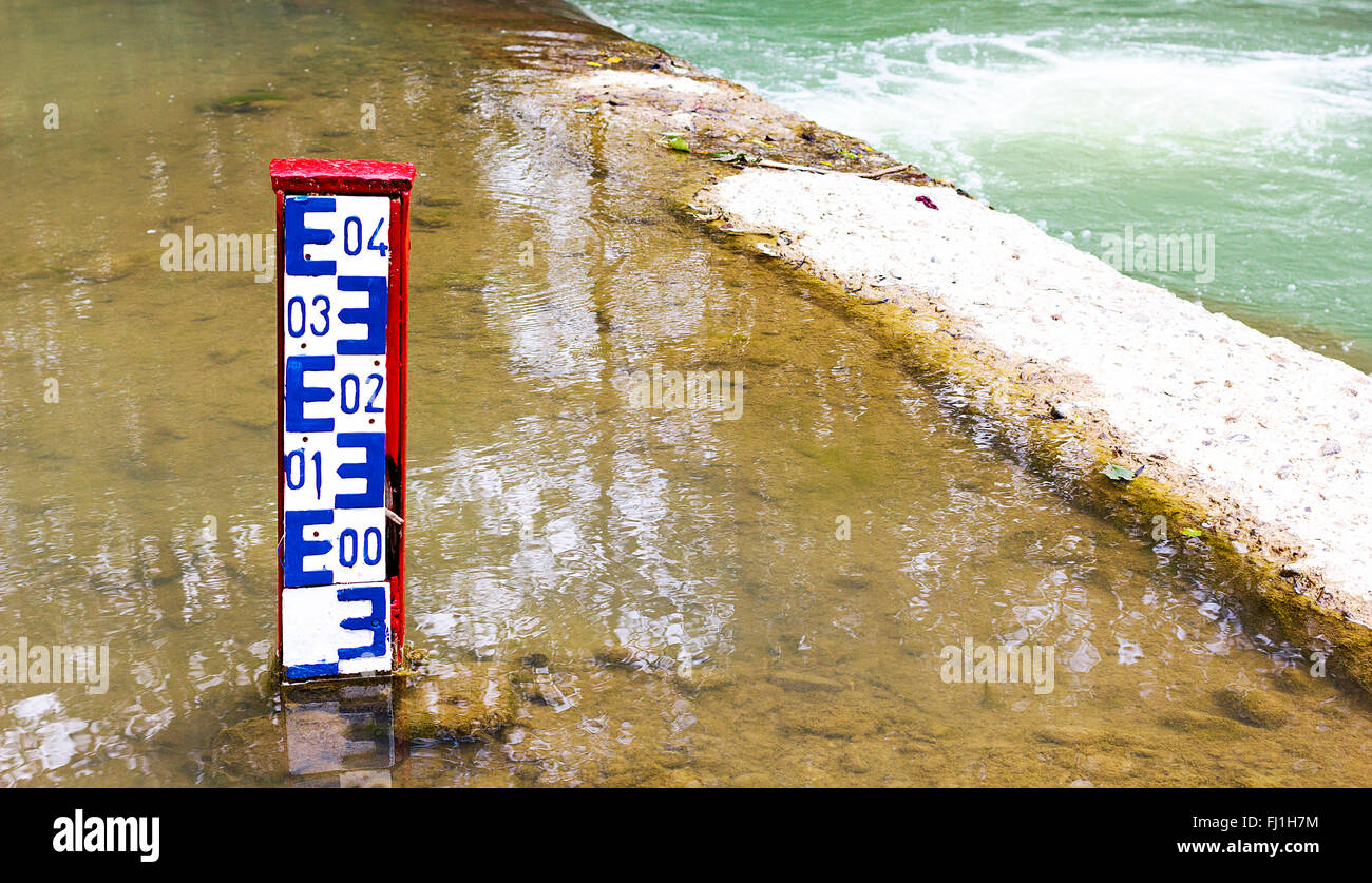 Water level indicator dam Stock Photo Alamy