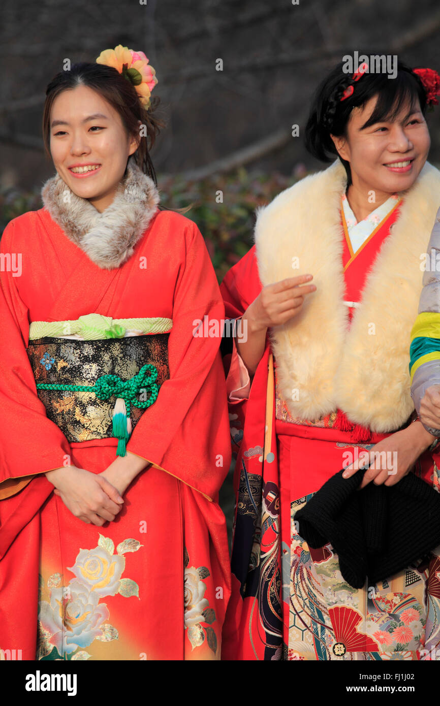 Japan, Kumamoto, women in winter kimonos Stock Photo Alamy