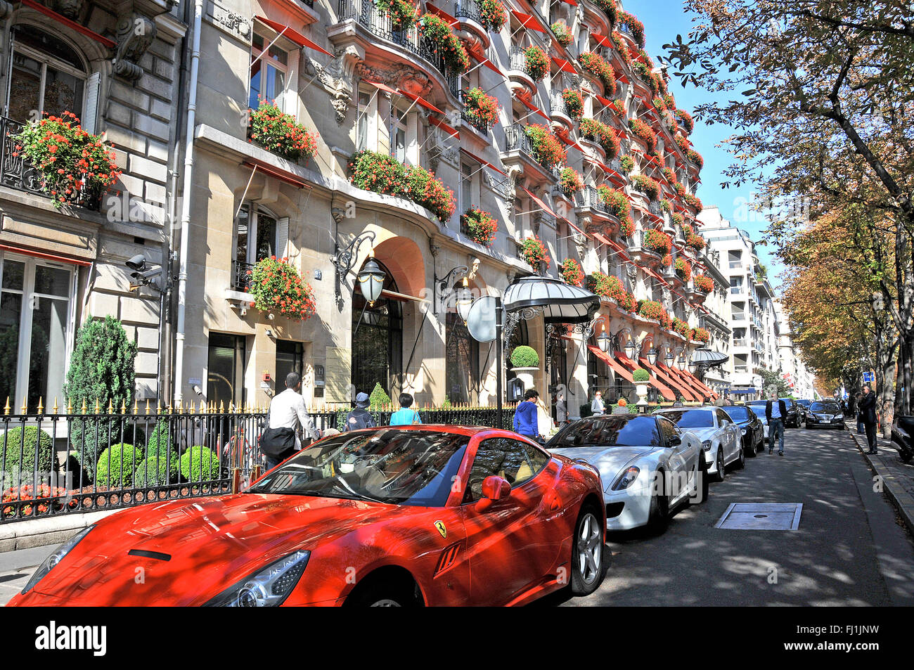 France : Luxury giants covet strategic Avenue Montaigne side streets