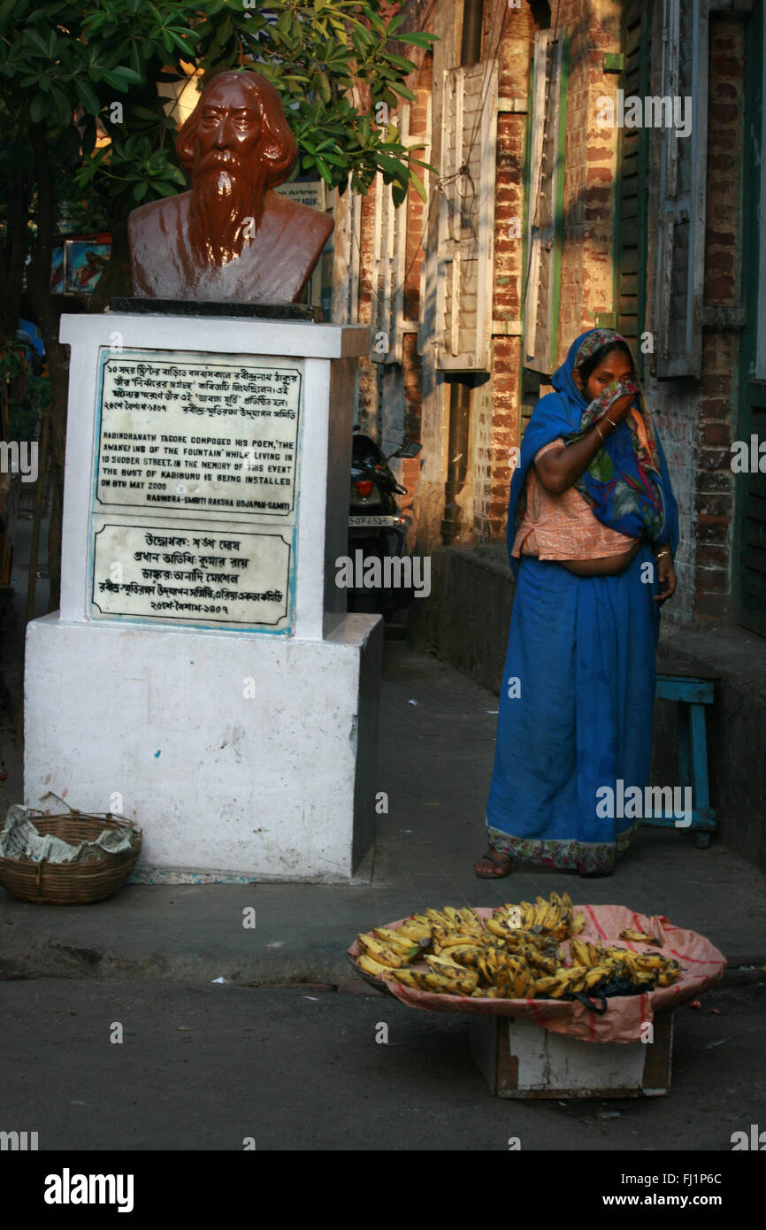 A woman stands near statue of  Rabindranath Tagore in Sudder street in the center of Kolkata , India Stock Photo