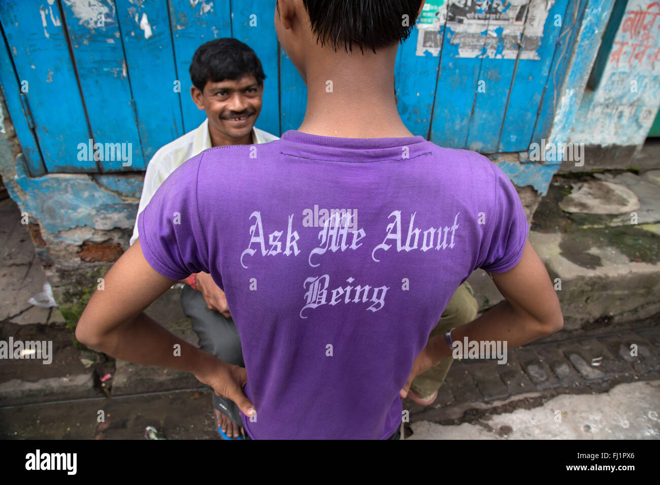 Man wearing nice t shirt with writings in the streets of Kolkata Stock Photo