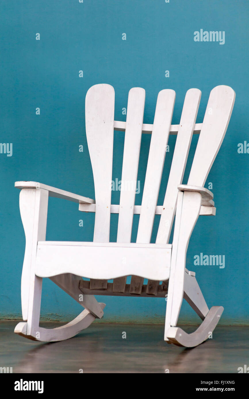 White rocking chair porch hi-res stock photography and images - Alamy
