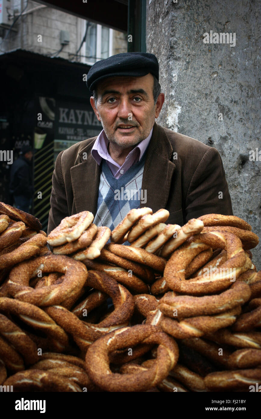Man selling traditional Simit bread in Istanbul Stock Photo
