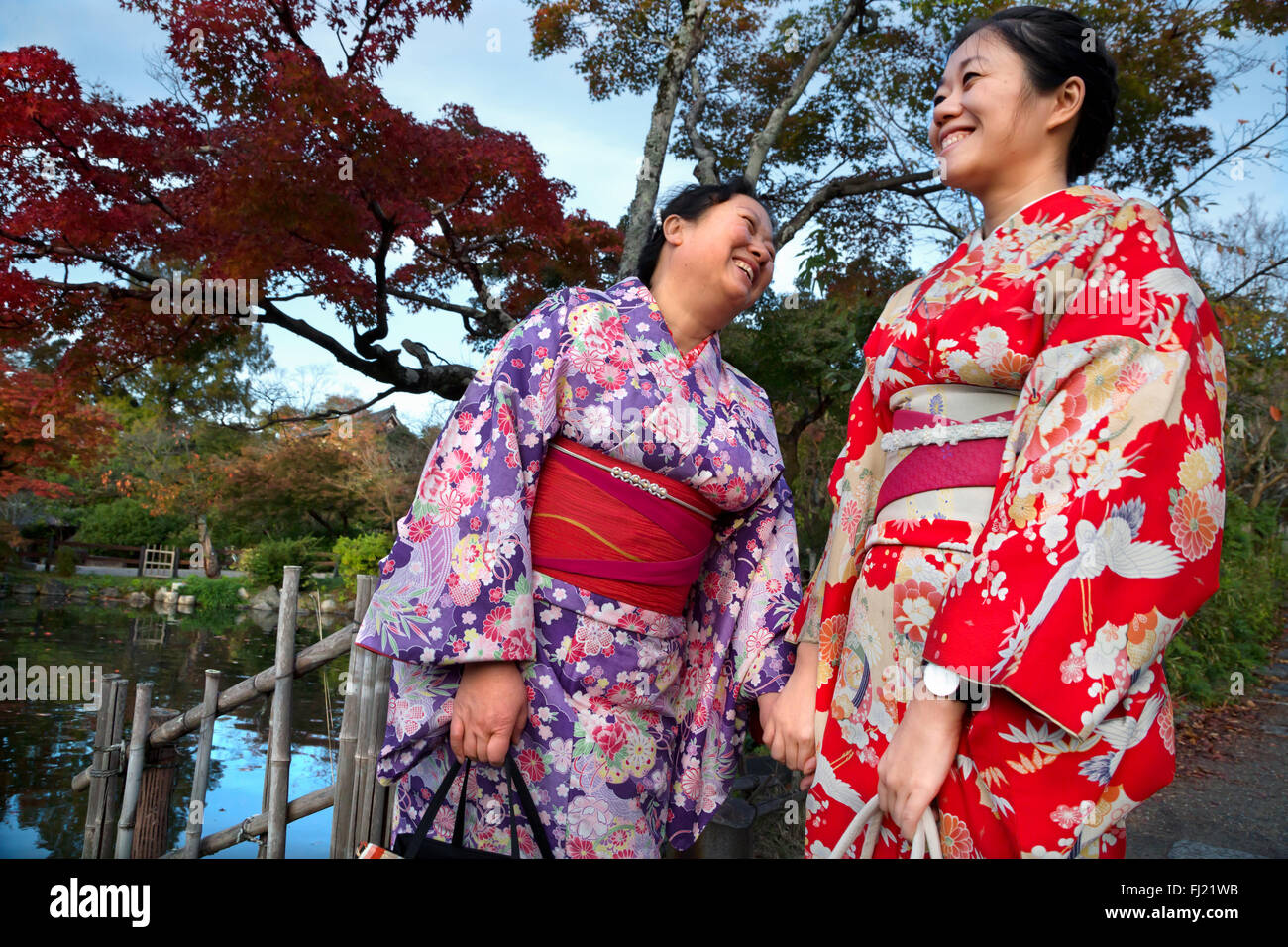 Mother and daughter in the Yasaka Shrine park, Kyoto Stock Photo